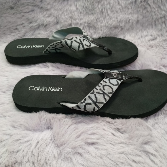 CALVIN Klein "Callin" style silver & black thong wedge flip flop sandals sz 8 - Picture 2 of 5